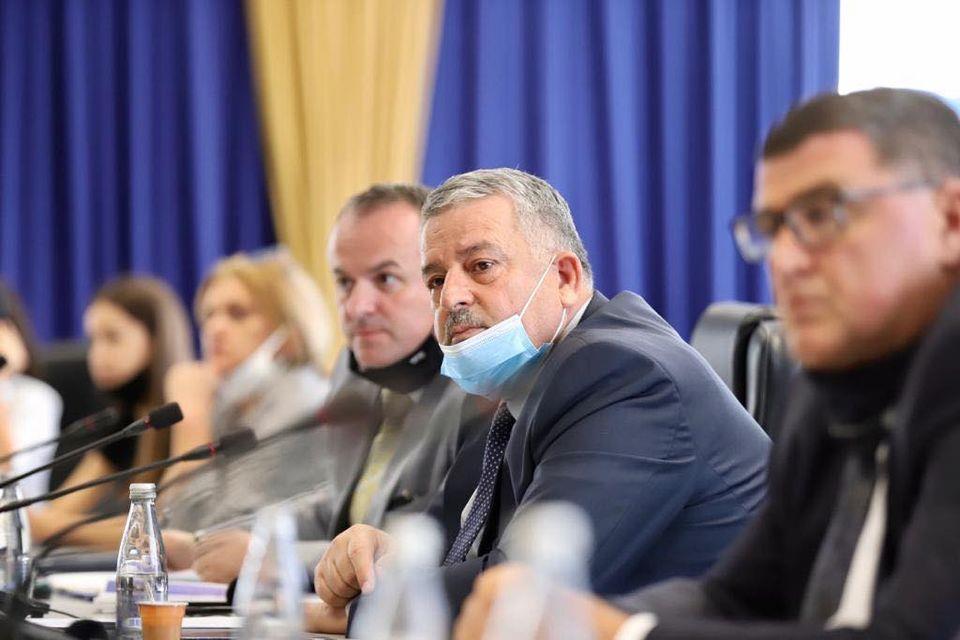 Ministri Veliu mbajti takimin e parë me Grupin Punues për hartimin e Strategjisë Shtetërore për Parandalimin e Ekstremizmit të Dhunshëm dhe luftimit të Terrorizmit